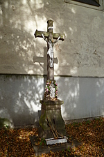 Kříž u kostela | Kapličky Třeboňsko | MAS Třeboňsko