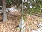Mlý dřevěný křížek na kamenné patce &#34; U Štíchy&#34; | Kapličky Třeboňsko | MAS Třeboňsko