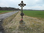 Křížek u hlavní silnice u odbočky na Rožmberk | Kapličky Třeboňsko | MAS Třeboňsko Křížek u hlavní silnice u odbočky na Rožmberk | Kapličky Třeboňsko | MAS Třeboňsko