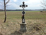 Křížek v polích u dvora Hamr | Kapličky Třeboňsko | MAS Třeboňsko