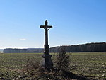 Kamenný kříž v poli u Doňova | Kapličky Třeboňsko | MAS Třeboňsko