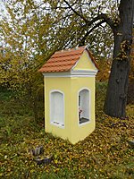 Výklenková kaplička u přejezdu na Č. Budějovice | Kapličky Třeboňsko | MAS Třeboňsko Výklenková kaplička u přejezdu na Č. Budějovice | Kapličky Třeboňsko | MAS Třeboňsko