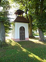 Kaplička se zvoničkou na návsi v Kolencích | Kapličky Třeboňsko | MAS Třeboňsko