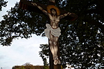 Dřevěný, nově zrekonstruovaný kříž v Nítovicích směrem na Cykar | Kapličky Třeboňsko | MAS Třeboňsko
