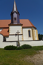 Křížek u kostela | Kapličky Třeboňsko | MAS Třeboňsko