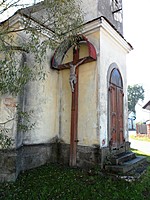 Kříž u kaple v Českých Velenicích | Kapličky Třeboňsko | MAS Třeboňsko