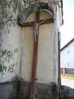 Kříž u kaple v Českých Velenicích | Kapličky Třeboňsko | MAS Třeboňsko