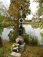 Křížek u návesního rybníka, Majdalena | Kapličky Třeboňsko | MAS Třeboňsko