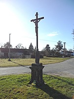 Velký kříž na návsi v Pístině | Kapličky Třeboňsko | MAS Třeboňsko